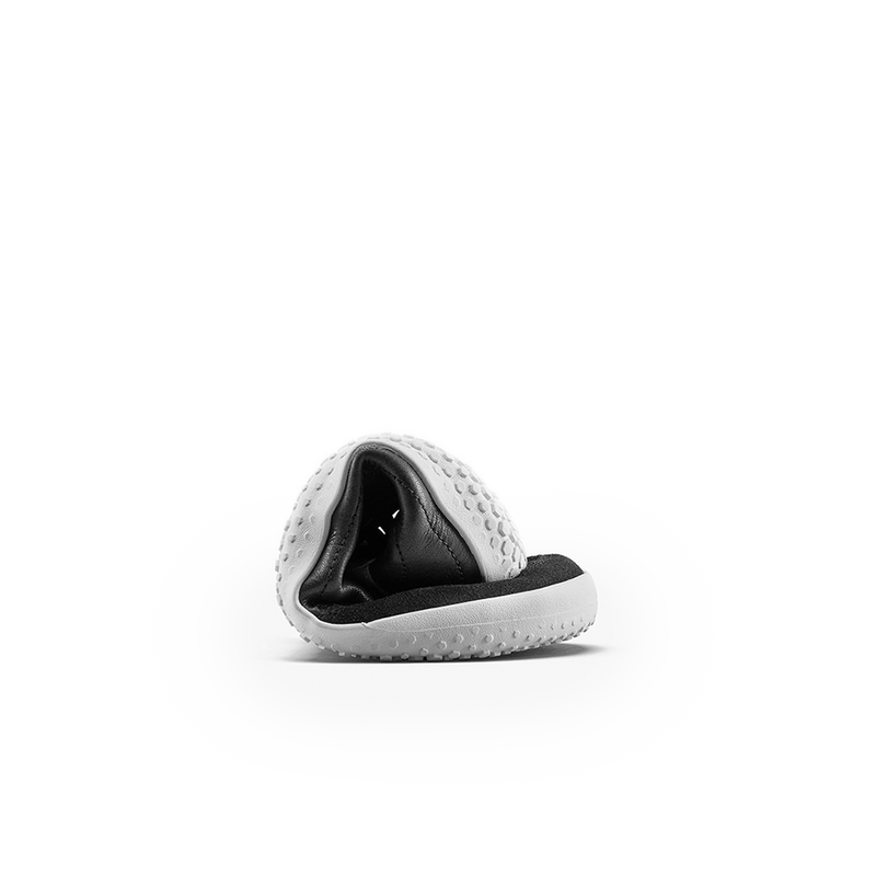 Load image into Gallery viewer, Vivobarefoot Gobi Sneaker Juniors Obsidian-4