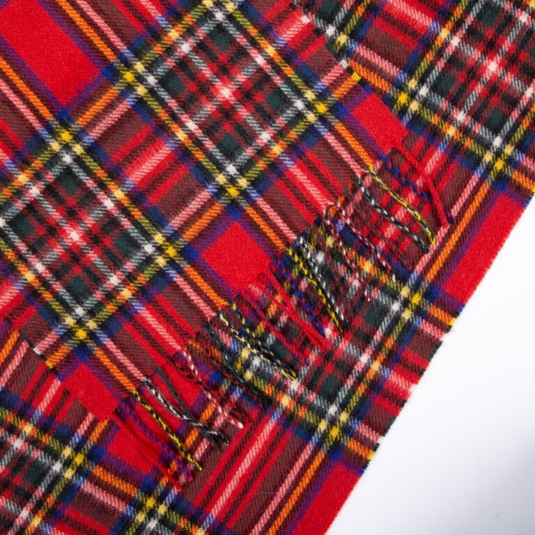 Load image into Gallery viewer, Dents Heritage Tartan Check Cashmere Scarf with Tassels and Gift Box in Royal Stewart-2