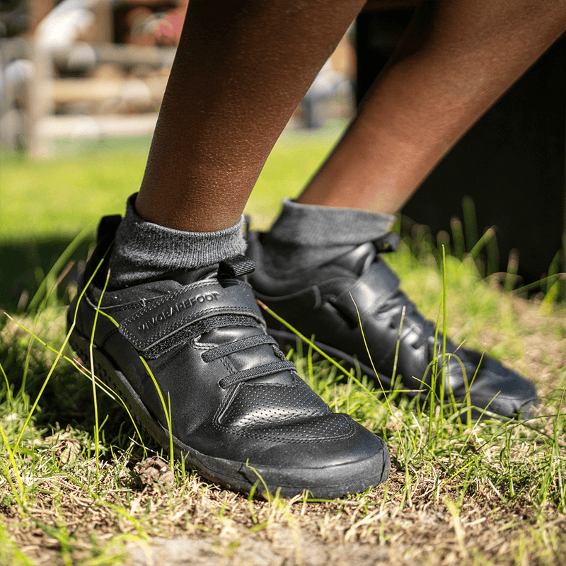 Load image into Gallery viewer, Vivobarefoot Primus Ludo School Juniors – Obsidian