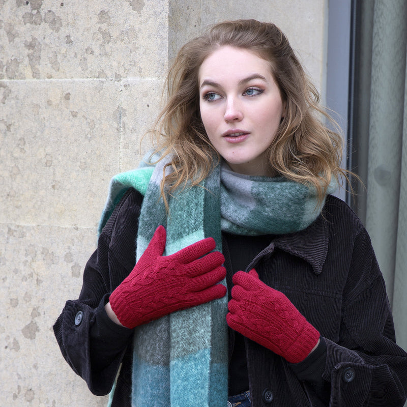 Load image into Gallery viewer, Dents Womens Cable Knit Gloves in Berry-2