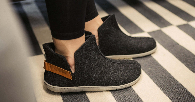 Load image into Gallery viewer, Eco-friendly Barefoot slippers Be Lenka Chillax - Ankle-cut - Black