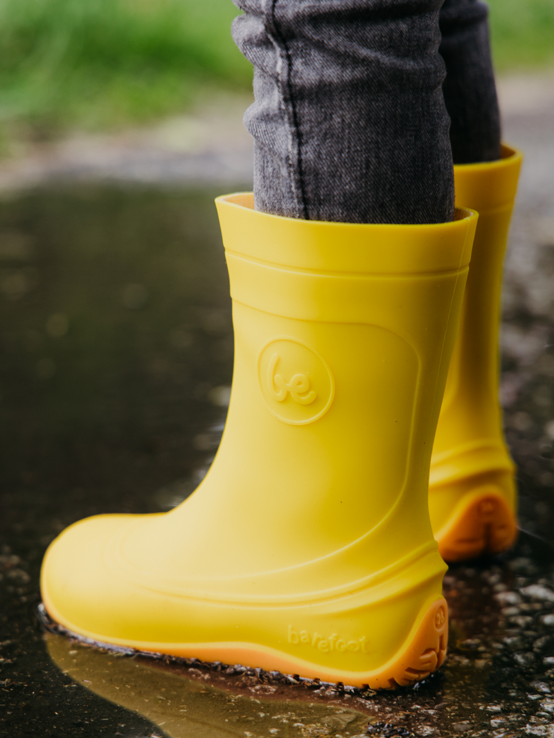 Load image into Gallery viewer, Be Lenka Kids Barefoot Rain Boots in yellow, designed for natural movement and outdoor fun.