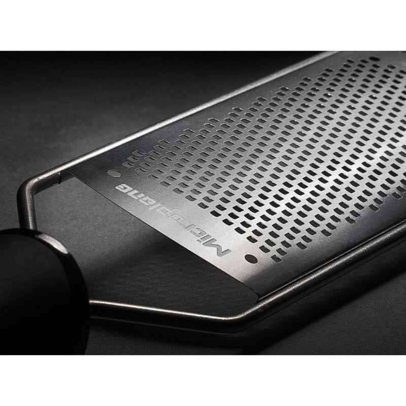 Load image into Gallery viewer, Microplane Gourmet Fine Grater 45004 Stainless Steel Fine Blade Dishwasher Safe-3

