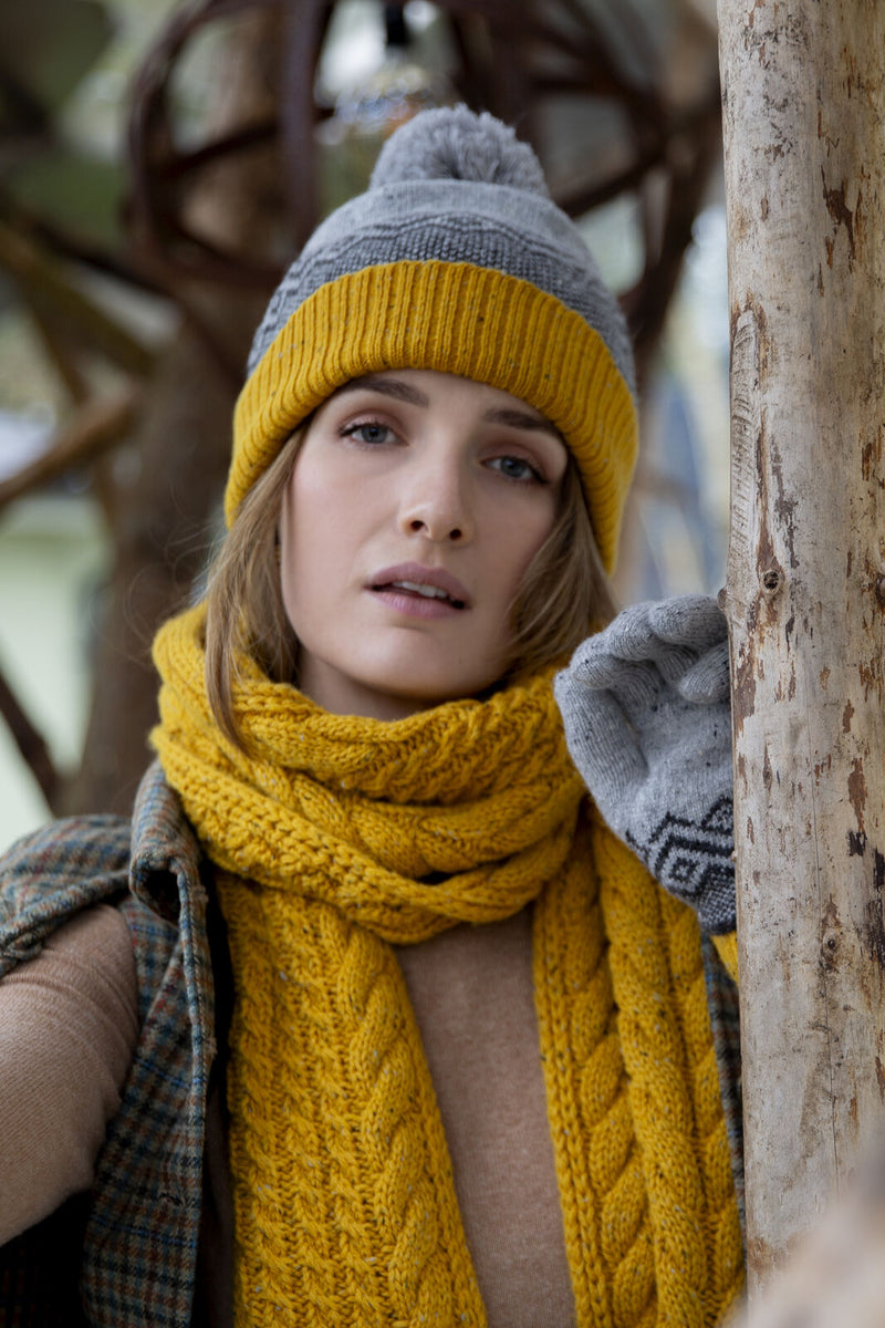Load image into Gallery viewer, Dents Women’s Jacquard Knitted Bobble Hat with Geometric Pattern-3
