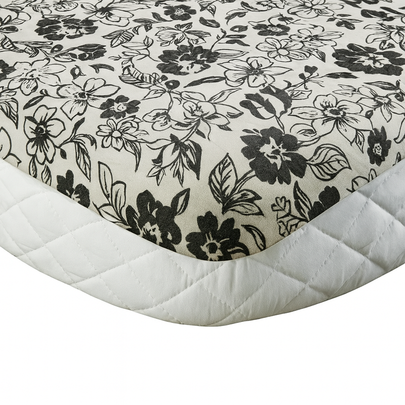 Load image into Gallery viewer, King Comforter Full Set w/ Fitted Sheet, 4 Pillow Covers &amp; Comforter - Flowers Black/White (6 Piece Set)-3
