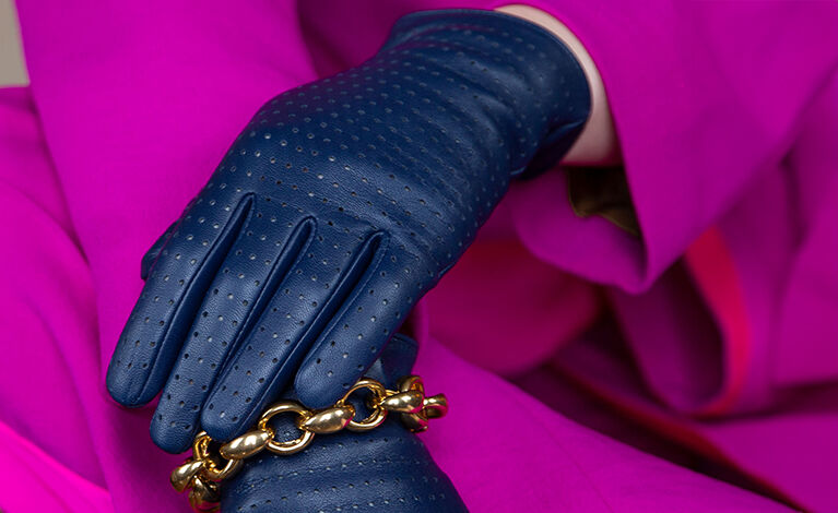 Load image into Gallery viewer, Dents Women’s Perforated Leather Gloves in Navy-3
