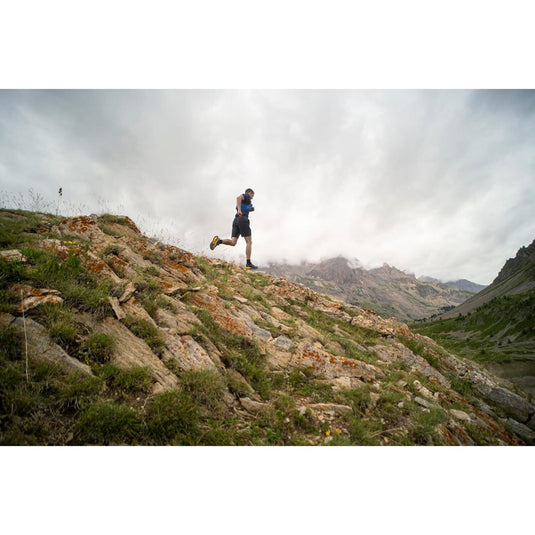 CamelBak Octane Running and Trail Dart Backpack - 4.5L Storage with 1.5L Tank/Water Bladder - Black-3