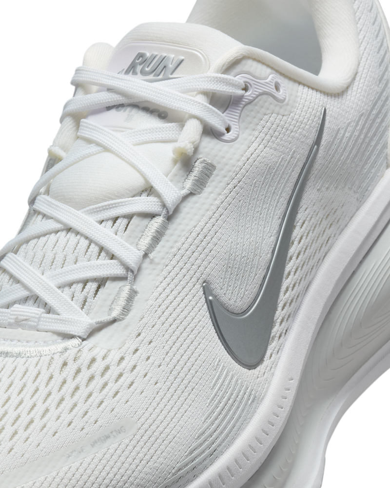 Load image into Gallery viewer, Nike Womens Vomero 18 Road Racing Shoes Sneakers in White/Photon Dust/Summit White/Metallic Silver-4
