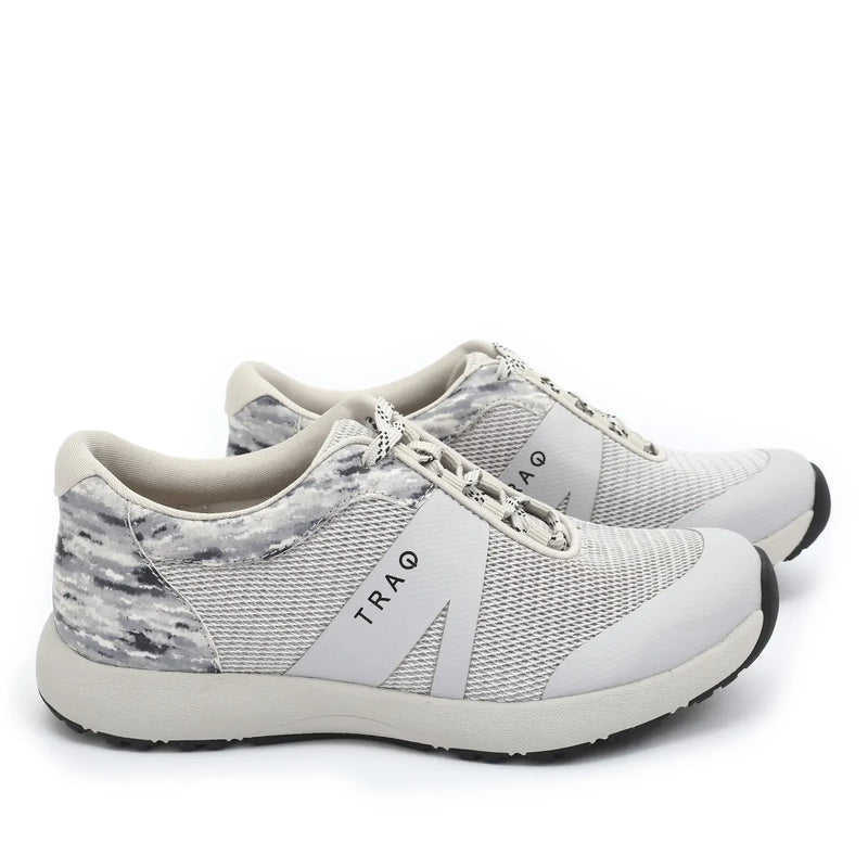 Load image into Gallery viewer, TRAQ Intent 2 Womens Walking Shoes Q-Flow2 Mesh Slip-Resistant in Cloudy Grey-4
