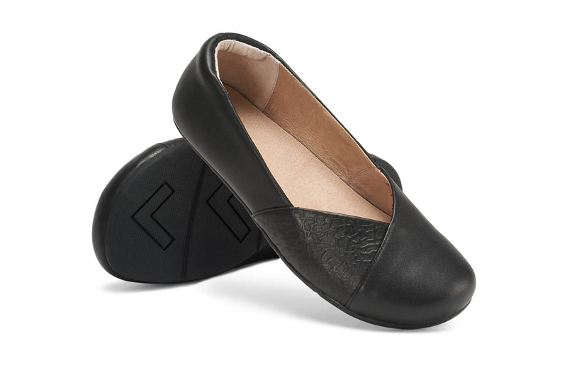 Load image into Gallery viewer, Xero Shoes Phoenix Leather Women's Barefoot Flat
