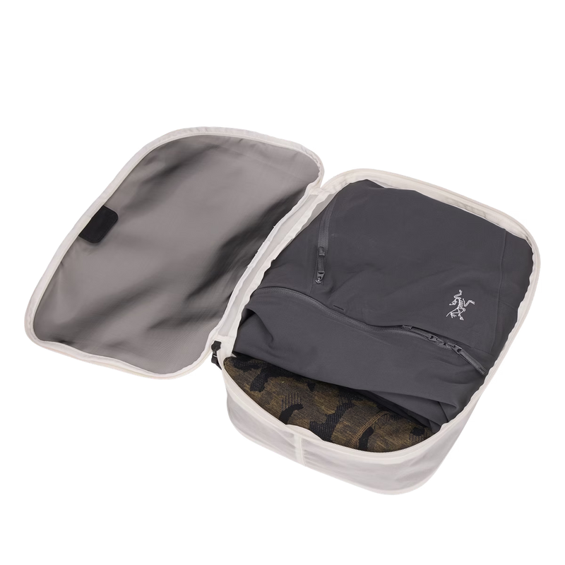 Load image into Gallery viewer, Thule Medium Packing Cube Travel Organiser Bag for Carry-On Luggage in White-4
