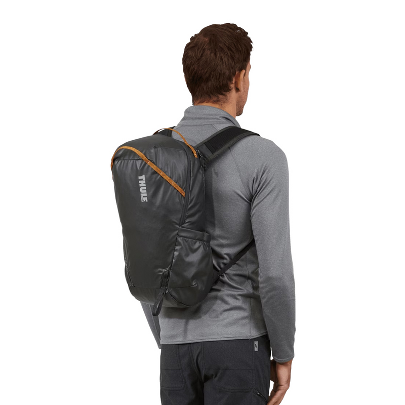 Load image into Gallery viewer, Thule Stir 18L Portable Lightweight Hiking Backpack (20x45cm) in Obsidian Grey-4
