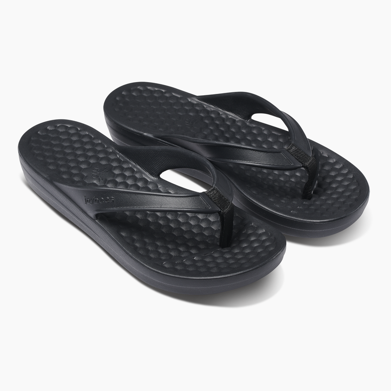 Load image into Gallery viewer, Joybees Womens Varsity Flip Flops Thongs Summer Sandals in Solid Black-4
