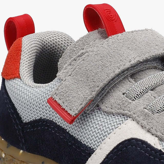 Load image into Gallery viewer, Groundies Lou 2.0 Kids' Barefoot Sneakers – Light Grey/Red
