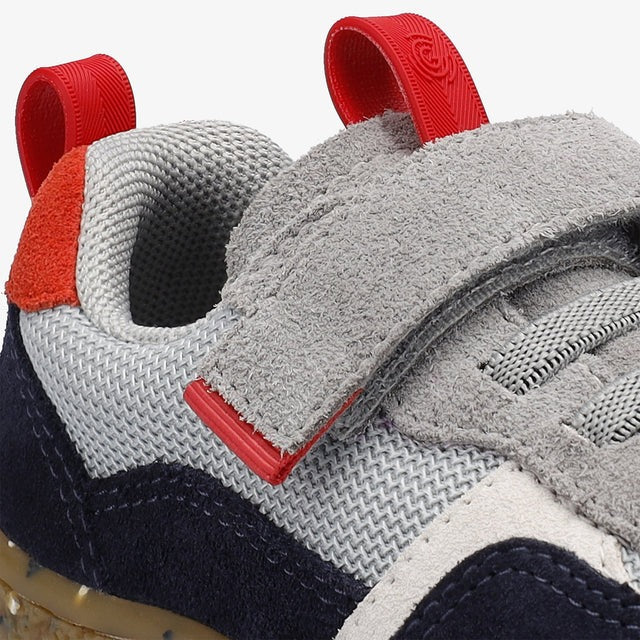 Load image into Gallery viewer, Groundies Lou 2.0 Kids' Barefoot Sneakers – Light Grey/Red
